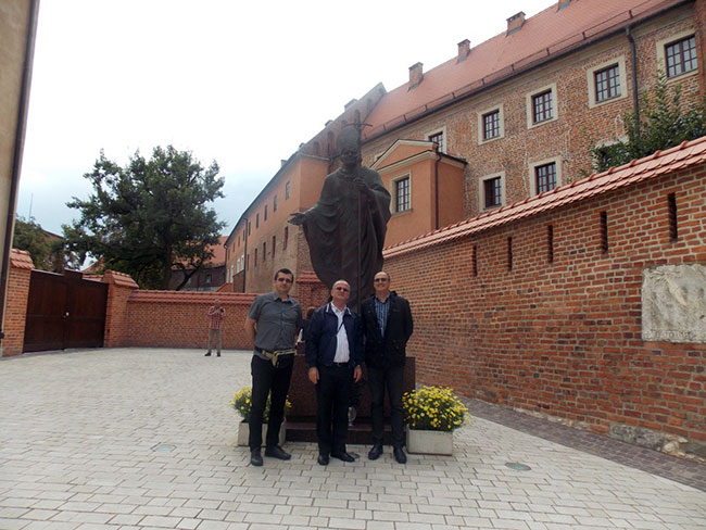 Krakow - Kip sv. Oca pred katedralom