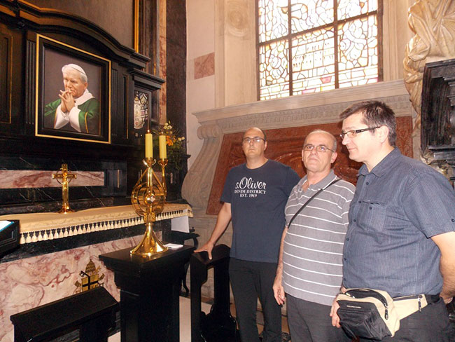 Krakow - Katedrala - Moćnik s krvlju sv. Oca