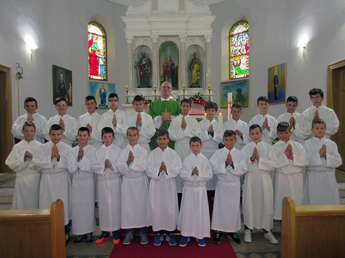 Stolački ministranti s dumom Rajkom 2016. Stolački ministranti s dumom Rajkom 2016.