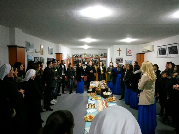 Stolačka djevojačka skupina „Angelus“ proslavila svoj 15.-godišnji jubilej 2017. Stolačka djevojačka skupina „Angelus“ proslavila svoj 15.-godišnji jubilej 2017.