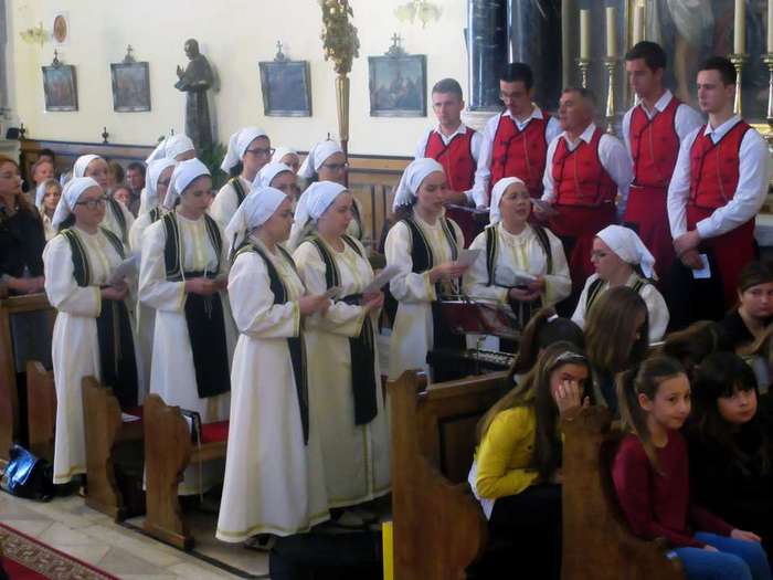 Stočani predvode pjevanje na sv. Misi