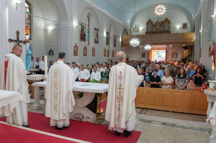 Svečano proslavljena Prva večer trodnevnice i „16. Večer Folklora“ u Stocu 2017.