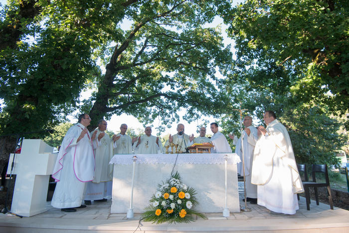Stolačko Folklorno društvo pjevalo pod sv. Misom na Uočnicu  sv. Ivana Krstitelja na Stjepan Krstu 2018.