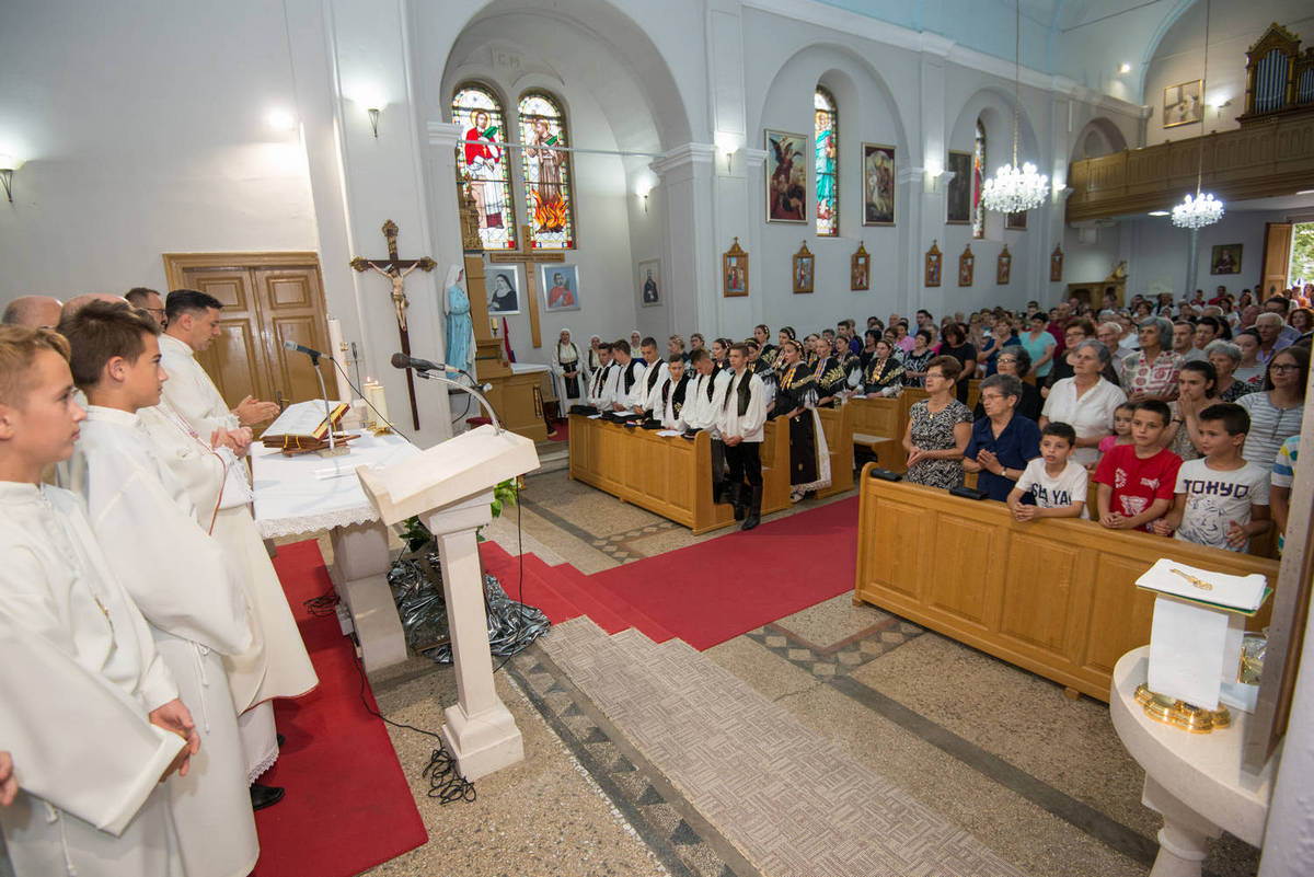 Svečano proslavljena Prva večer trodnevnice i „17. Večer Folklora“ u Stocu 2018.
