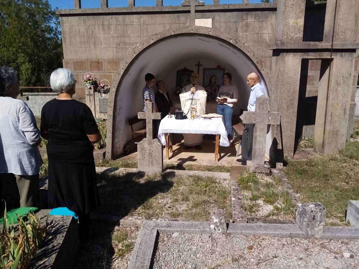 U groblju Bjelojevići slavljena sv. Misa povodom zaštitnice sv. Male Terezije 2018.