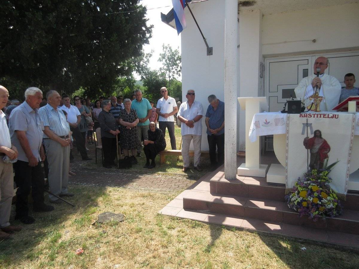 U groblju u Kruševu slavljena sv. Misa povodom zaštitnika sv. Ivana Krstitelja 2019.