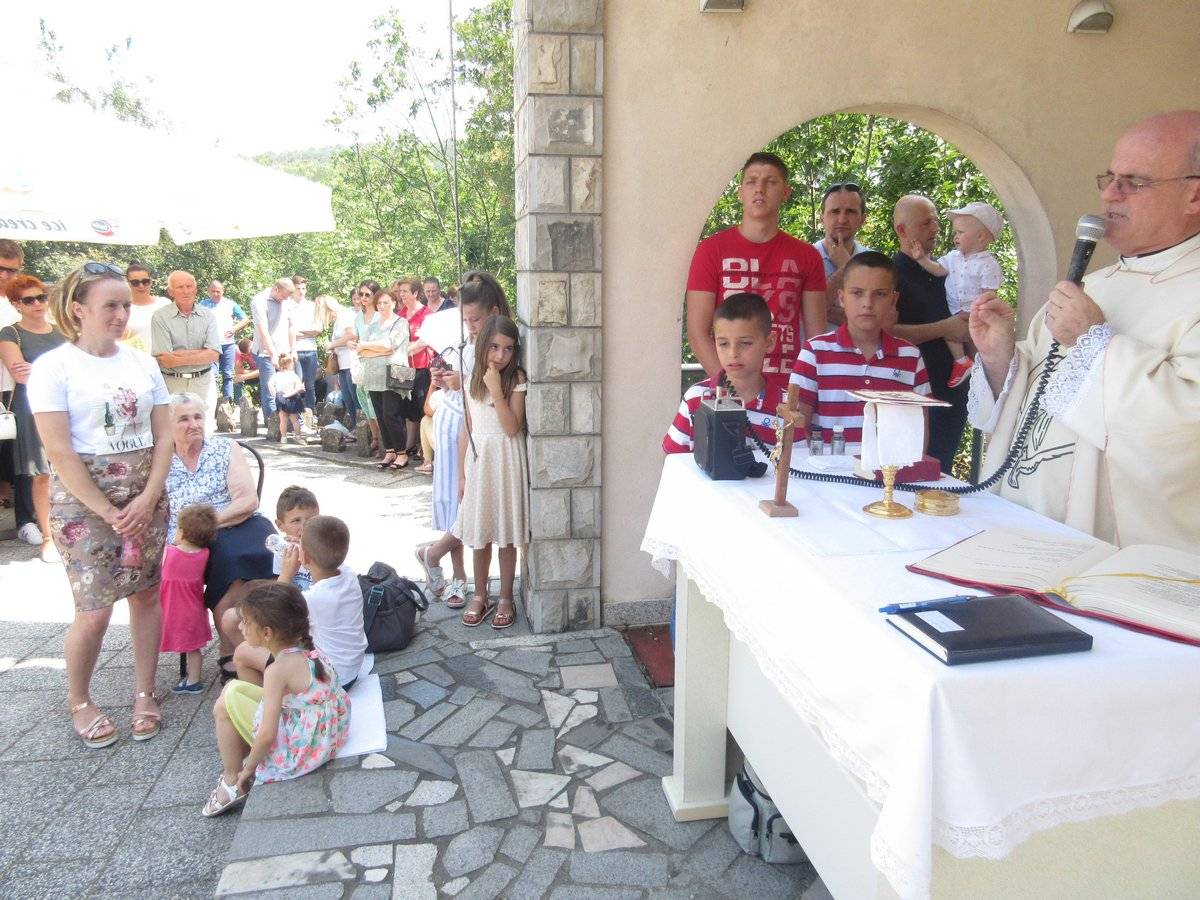 U groblju u Popratima slavljena sv. Misa povodom zaštitnice Kraljice Apostola 2019.
