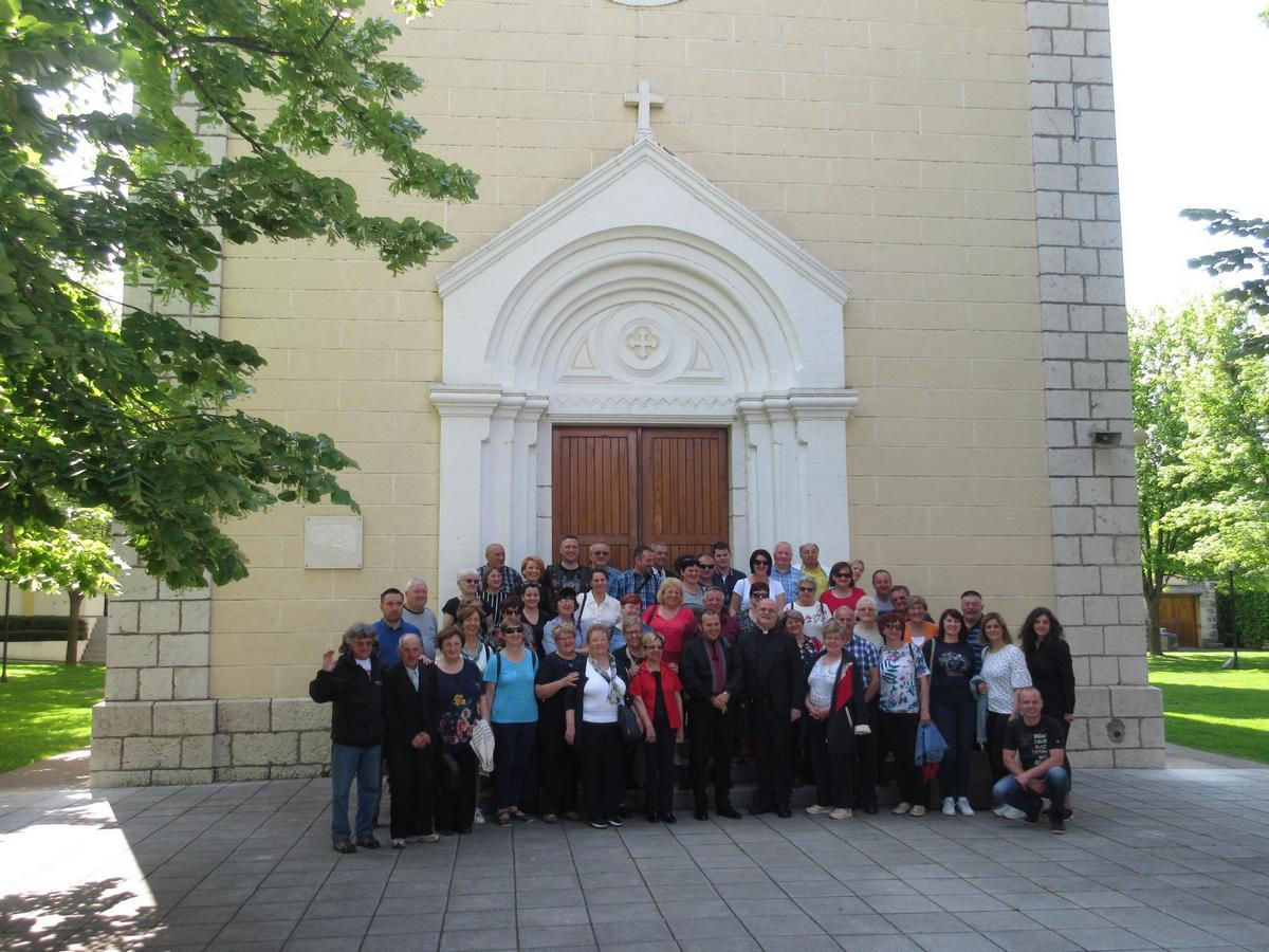 Župu Stolac posjetili župnik i župljani četiriju župa: Turke, Kuželj, Brod na Kupi i Plešci iz Riječke nadbiskupije 2019.