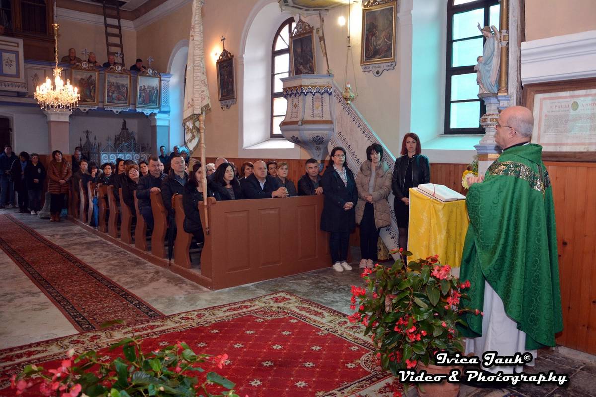 Stočani sa svojim župnikom don Rajkom u posjeti Riječkoj nadbiskupiji 2019.
