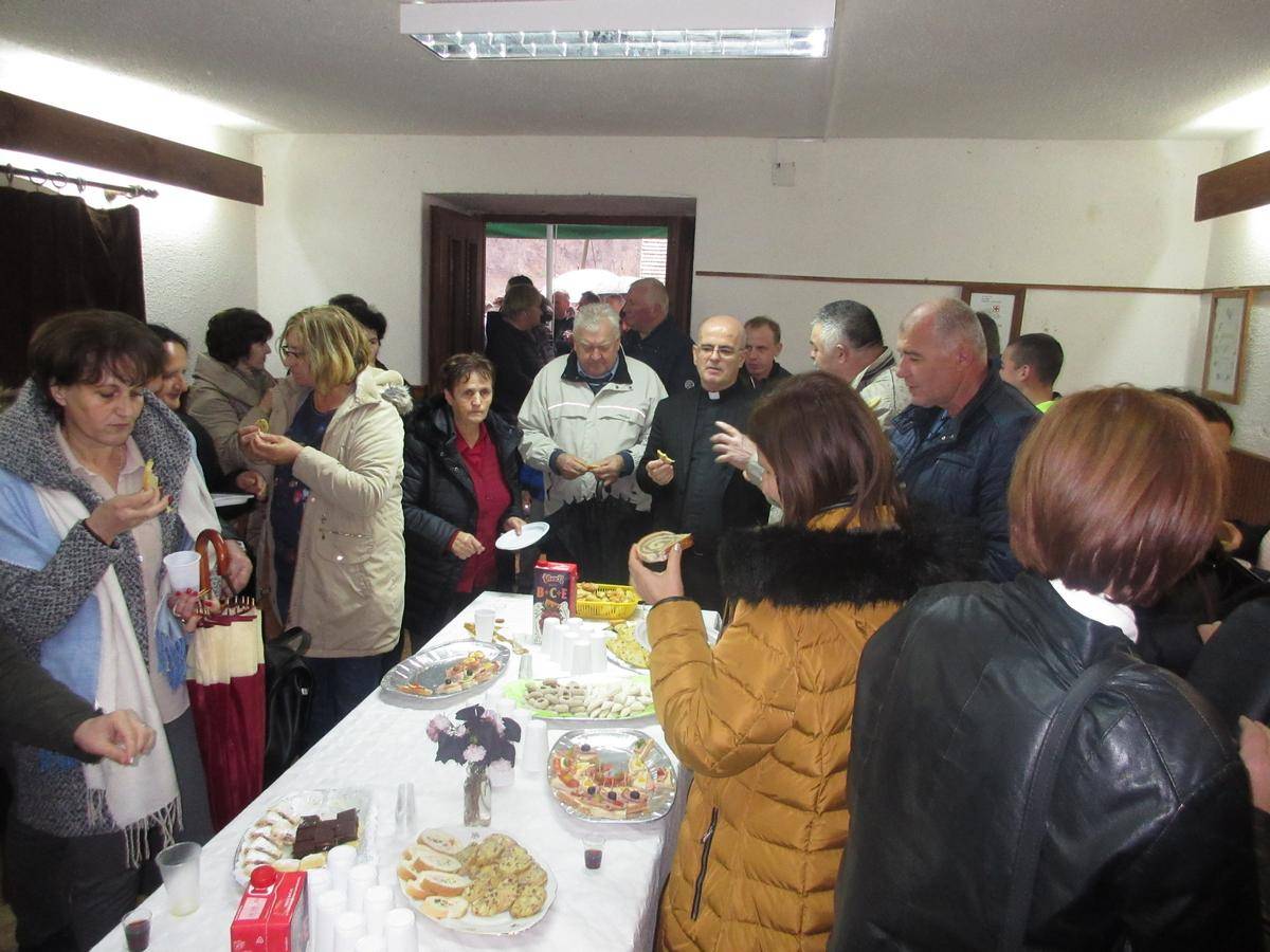 Stočani sa svojim župnikom don Rajkom u posjeti Riječkoj nadbiskupiji 2019.