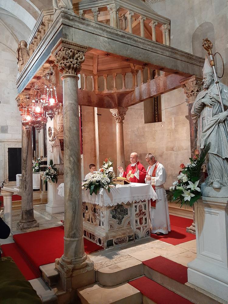 Stolački župnik predslavio sv. Misu u trogirskoj katedrali 2019.