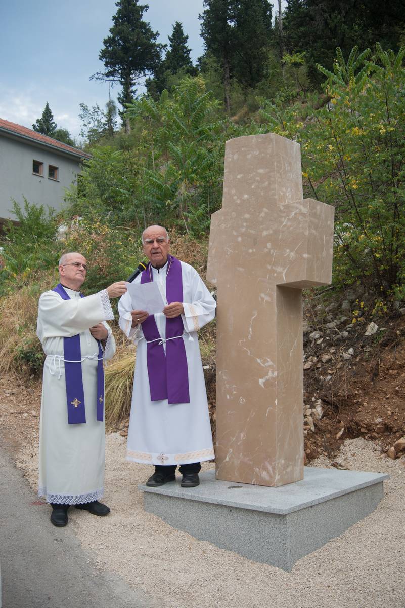 Blagoslov Križnoga puta i sv. Misa na Križevcu u Stocu 2020.