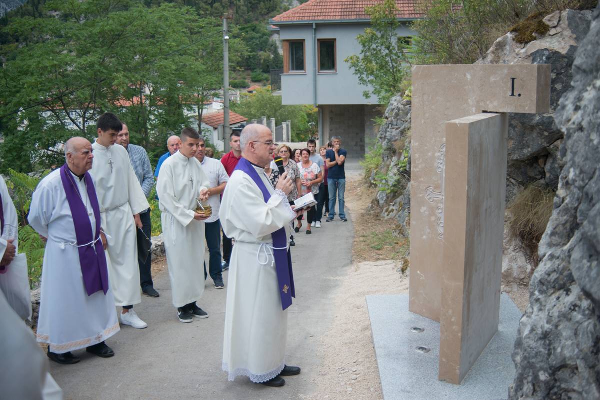 Blagoslov Križnoga puta i sv. Misa na Križevcu u Stocu 2020.