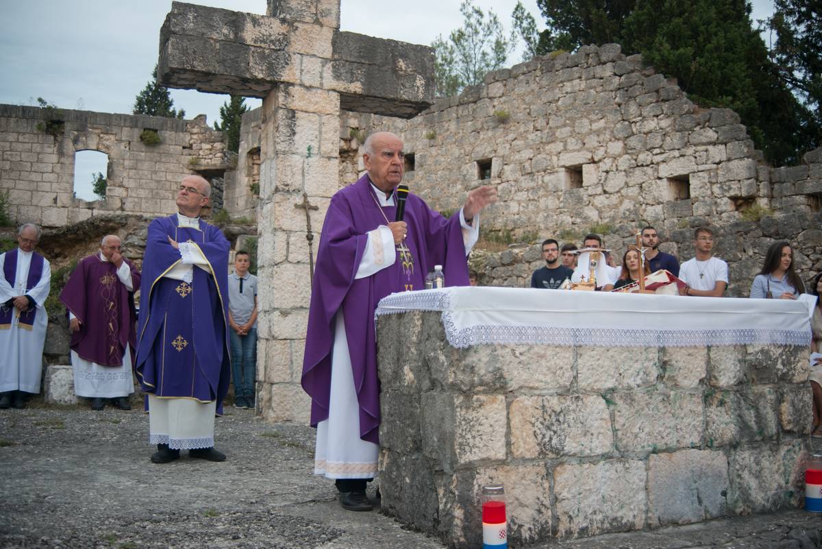 Blagoslov Križnoga puta i sv. Misa na Križevcu u Stocu 2020.