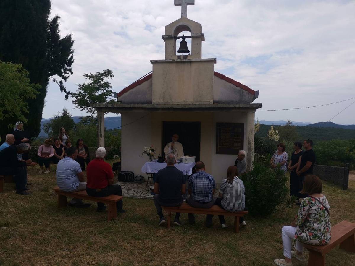 U groblju na Bačniku slavljena sv.Misa povodom zaštitnika sv. Ante Padovanskoga 2021.
