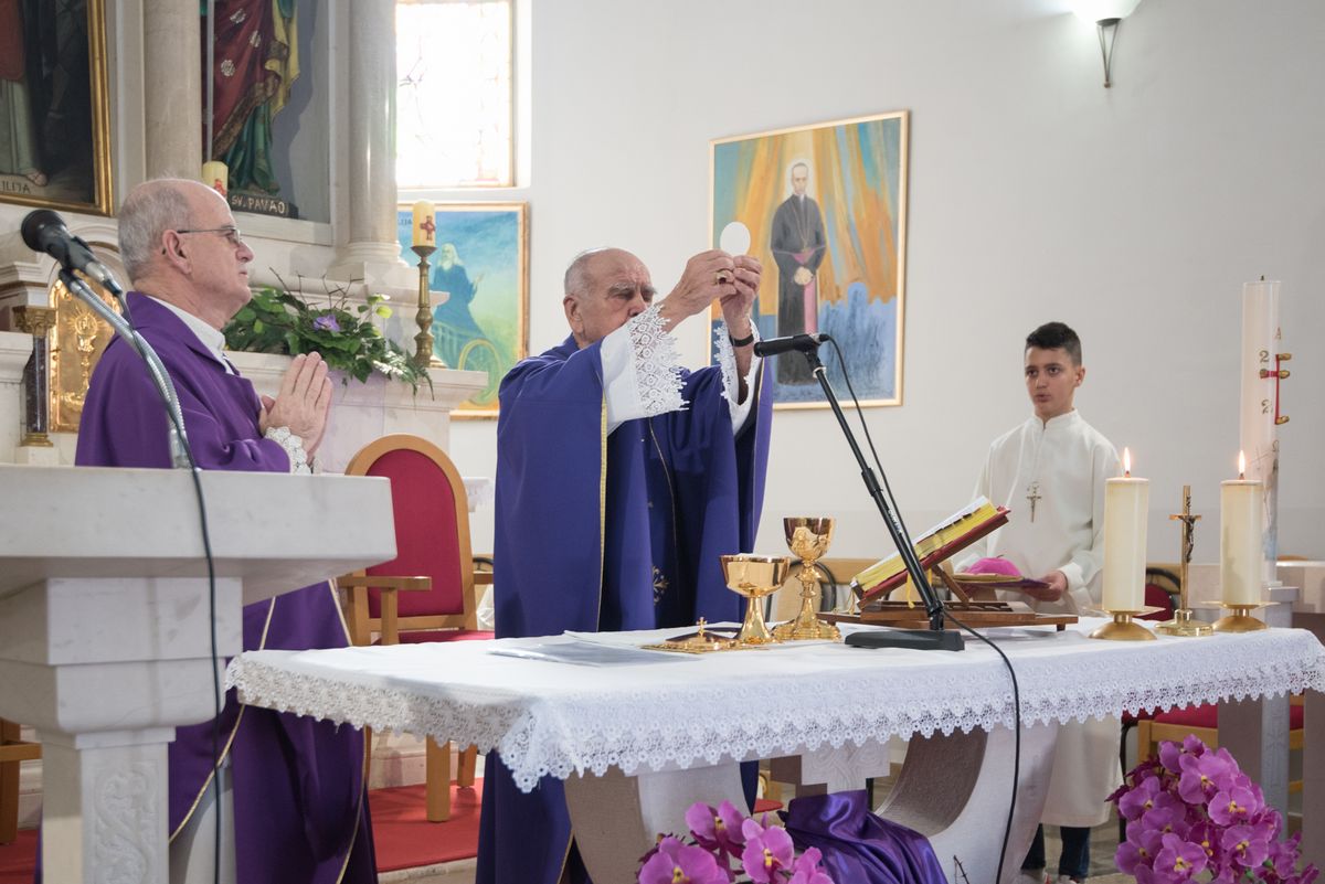 SVETA MISA I NAGOVOR BRAČNIM PAROVIMA
